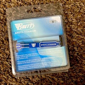 5/$20- New! Stretchy ion bracelet